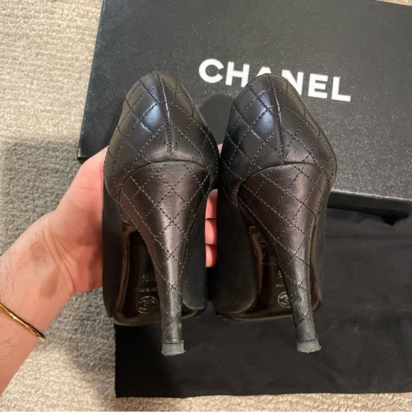 Chanel CC Logo Chain Black Quilted Leather Heels - Picture 5 of 10